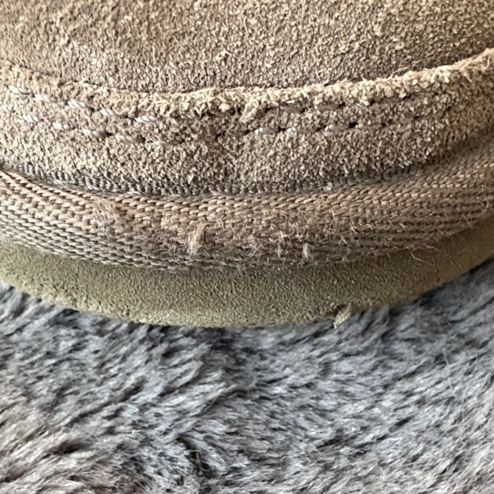 EUC Men’s Ugg Neumel Boots Taupe Suede Size 7